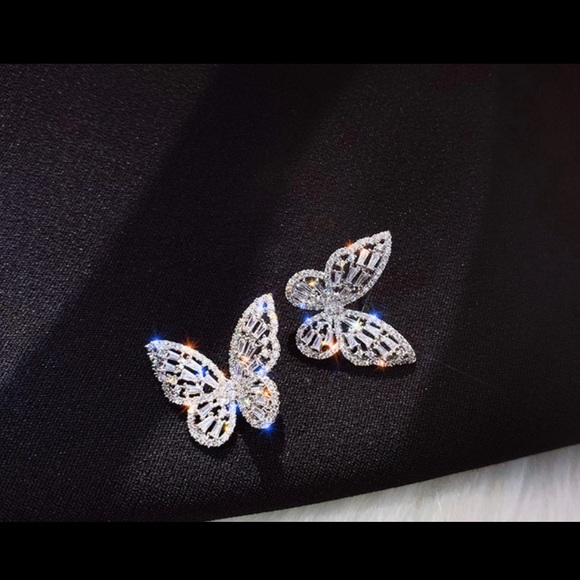 Jewelry - Beautiful Butterfly Bling Earrings